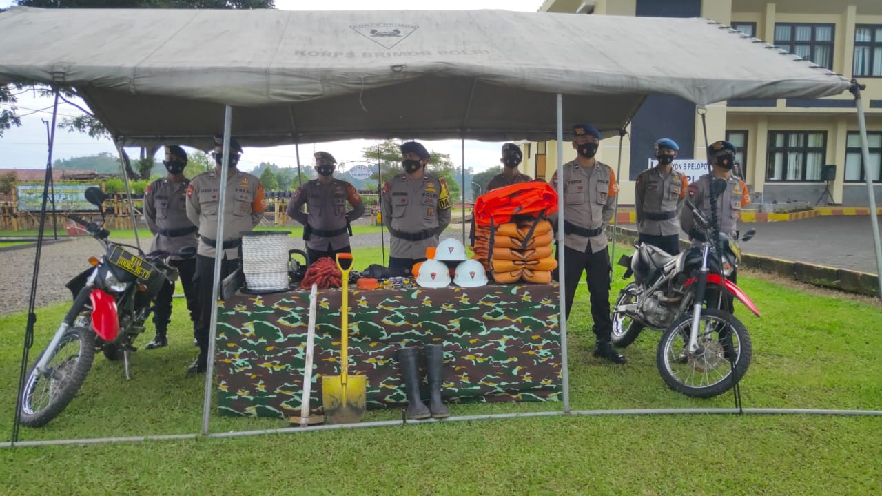 Antisipasi Bencana Sat Brimob Polda Jabar Siagakan Tim SAR