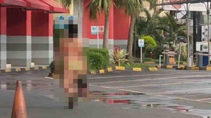 Depresi Anaknya Meninggal dan Dicerai Suami, Seorang Wanita Muda di Tasikmalaya Nekat Telanjang di Mal