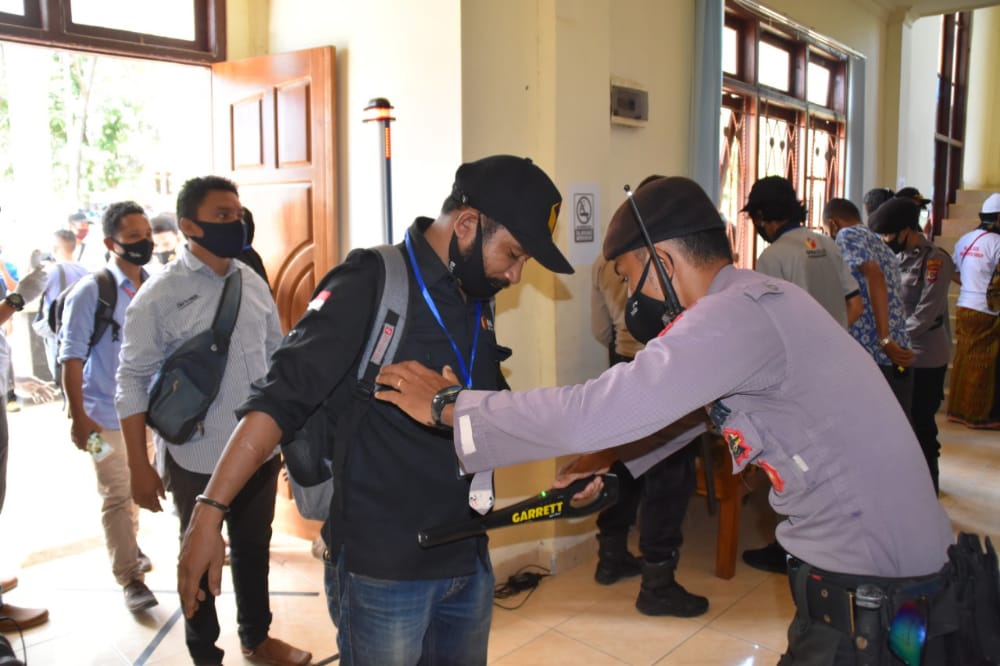 110 Personil Kepolisian Amankan Pendaftaran di KPU Mabar