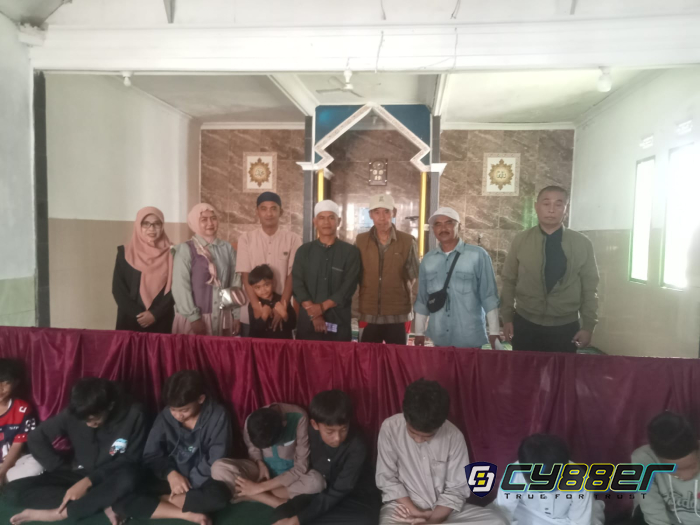Berbagi Berkah Di Bulan Suci, Pedagang Pasar Lama Cikajang Santuni Anak Yatim