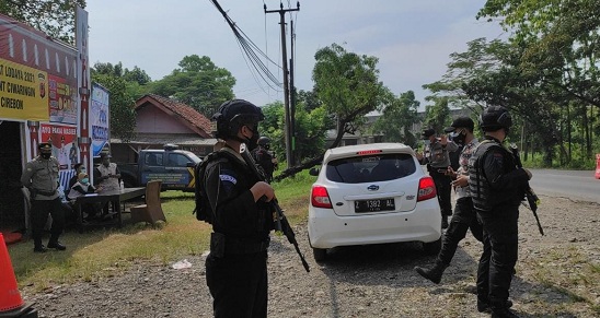 Sat Brimob Polda Jabar Amankan Operasi Ketupat Lodaya 2021 di Wilayah Cirebon