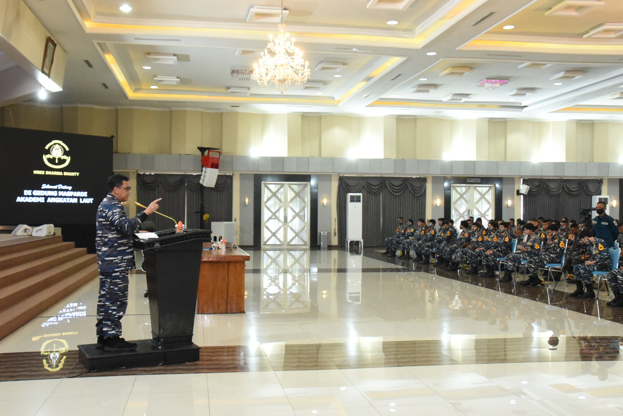 Dalam Pengasuhan, Gubernur AAL Dorong Taruna Tampilkan Jiwa Pemimpin