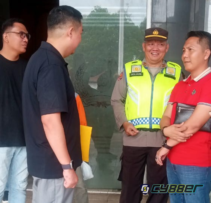 Puluhan Wartawan "Geruduk" DPRD. OKU