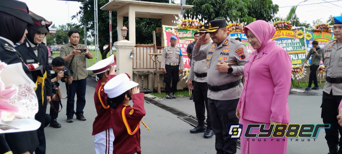 Polres Klaten Gelar Apel Farewell dan Welcome Parade
