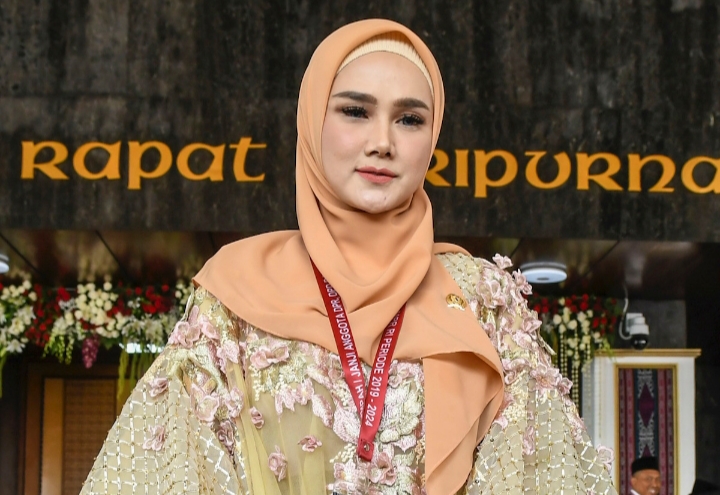Mulan Jameela Tanda Tangani Surat Pemecatan dari Partai Gerindra. Apakabar Posisi Mulan Sebagai DPR ?