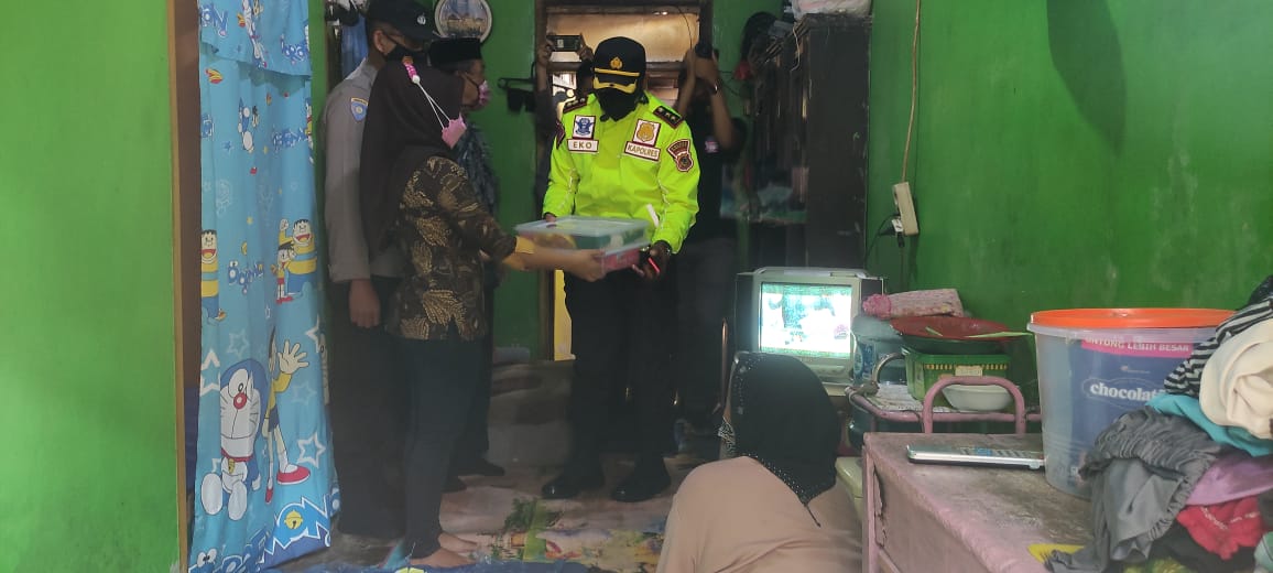Kapolres Sumedang Beri Bantuan Pada Warga Cimanggung yang Sakit Menahun