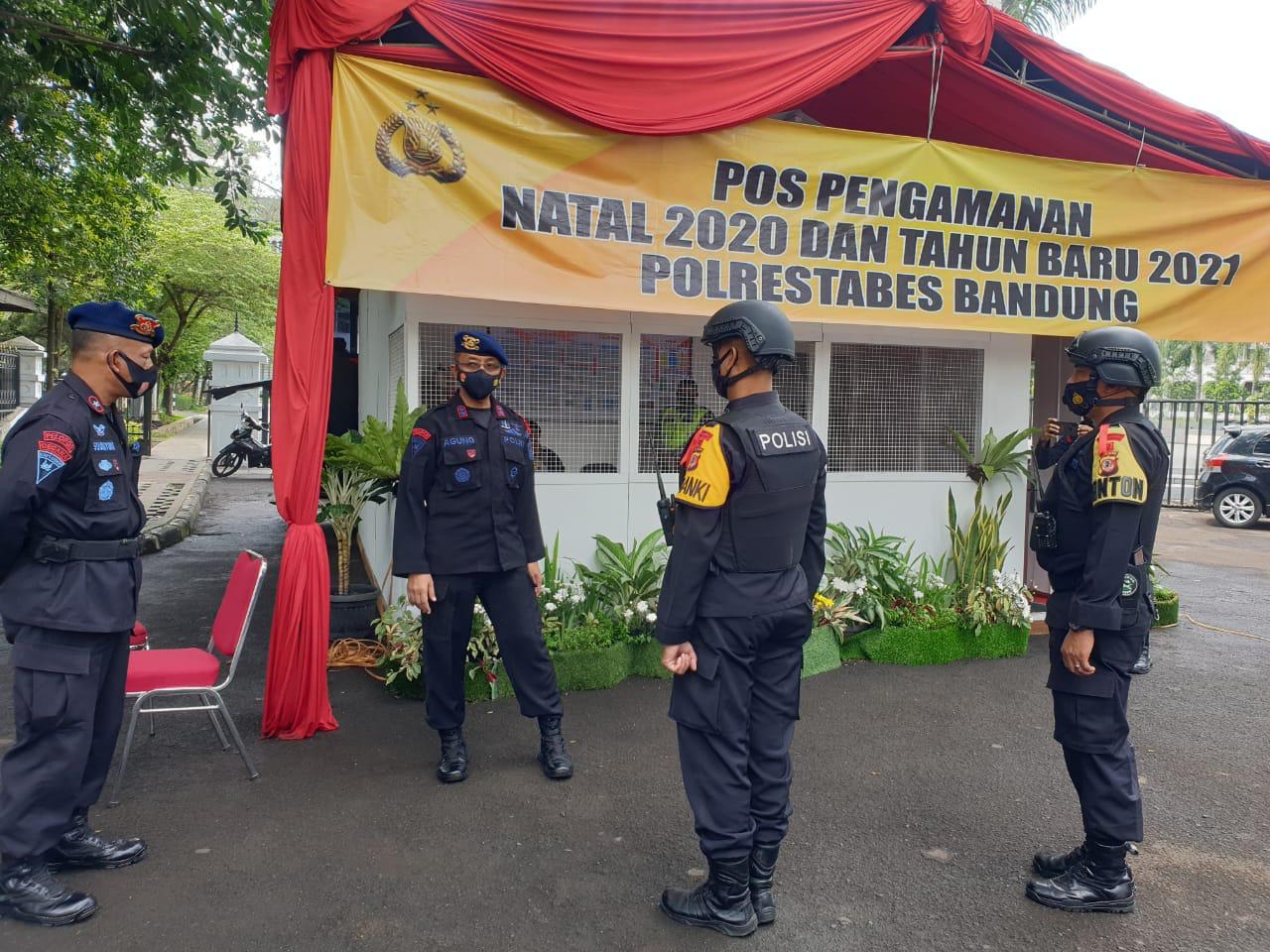 Wadansat Brimob Polda Jabar Cek Pos Pengamanan Operasi Lilin Lodaya 2020 Kota Bandung