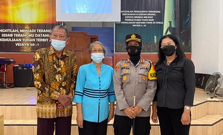 Peringati Kenaikan Isa Al-Masih, Kapolres Banjar Pimpin Sterilisasi di Gereja - Gereja