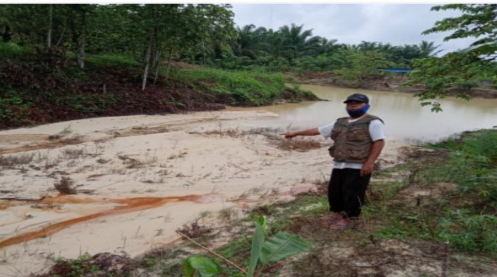 Alami Kerugian Rp.35 Juta Perbulan, Edward Minta PT HKi Pekdum 4 A Bayarkan Konpensasi Kerusakan Kolam Ikan Dampak Pembangunan Jalan Tol