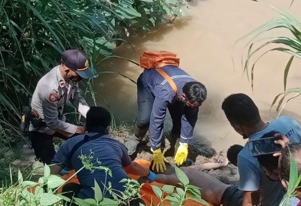 Seorang Warga Temukan Mayat Yang Mengambang di Aliran Sungai Silo