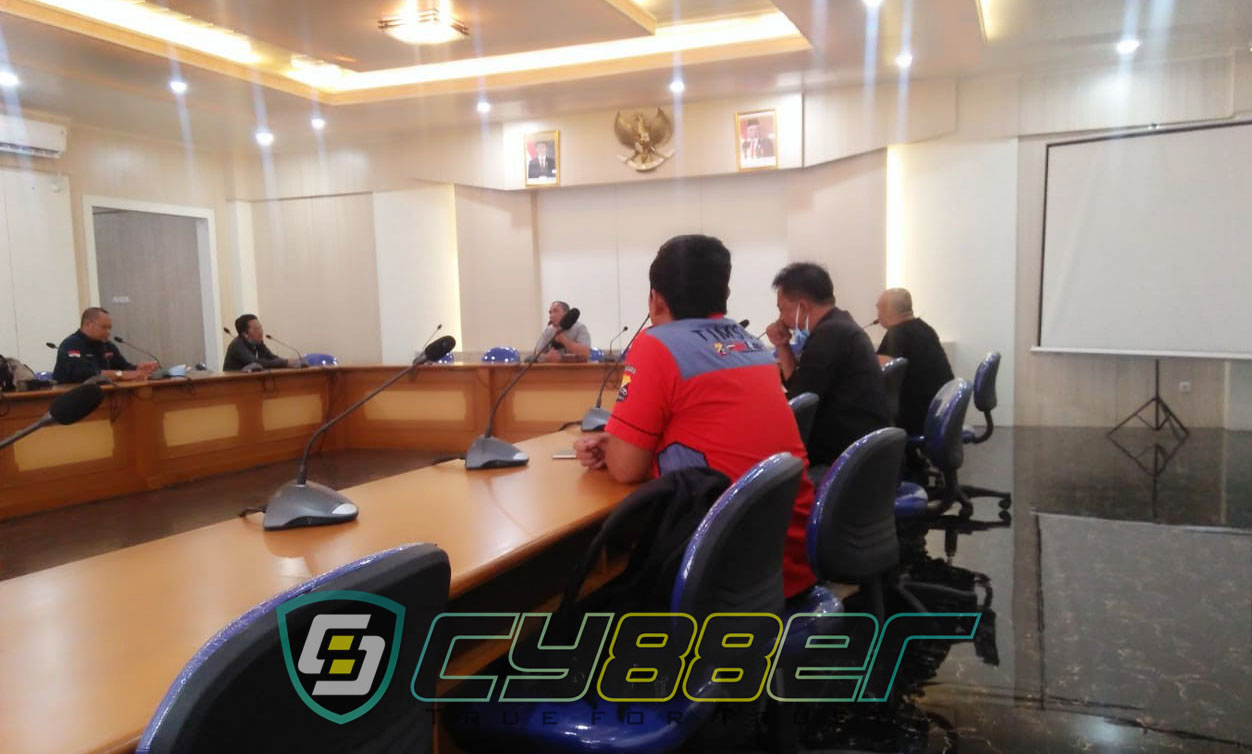 Puluhan Wartawan PSN Sambangi Gedung DPRD Sukabumi