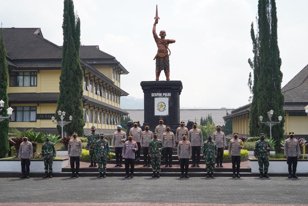Danrem 062/TN Pimpin Gelar Pasukan Dalam Rangka Pengamanan Kunker Panglima TNI dan Kapolri di Wilayah Korem 062/TN