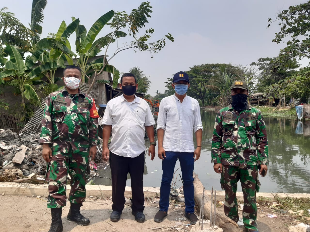 Dinas PUPR Pantau Langsung Kegiatan Normalisasi Sungai Cikarang Hilir