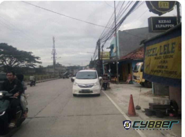 Toko Buah di Kampung Selaawi Disinyalir  Penyebab Rawan Kecelakaan