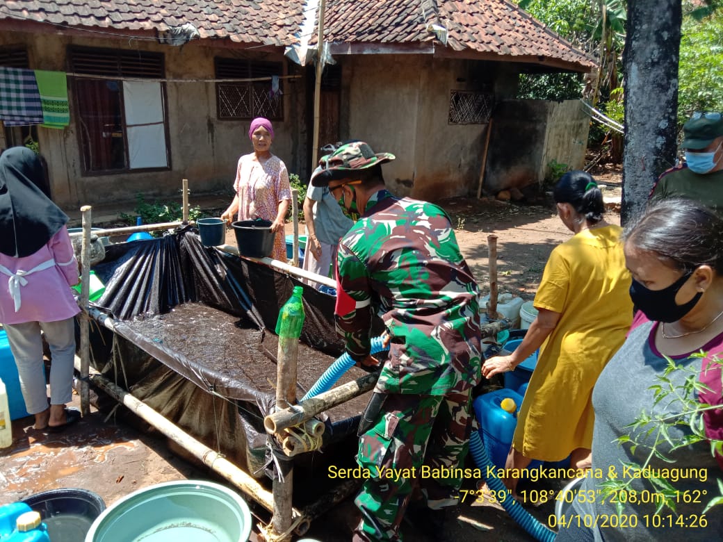 Koramil 1505/Ciwaru Bantu Pendistribusian Air Bersih