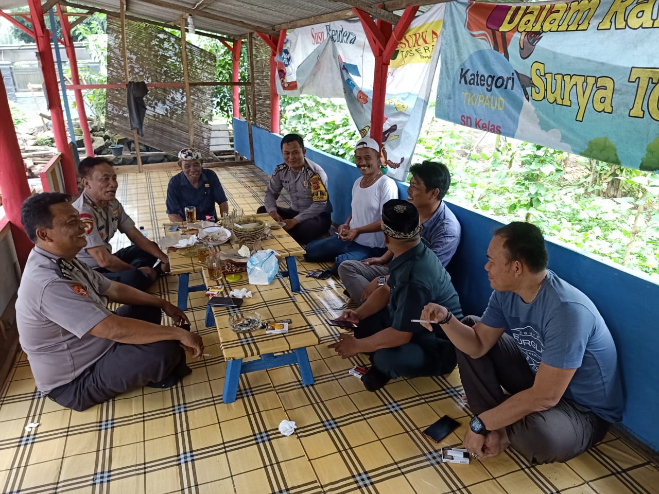 Kapolsek Gantar, Silaturahmi Kamtibmas Bersama Tokoh Masyarakat Desa Bantarwaru