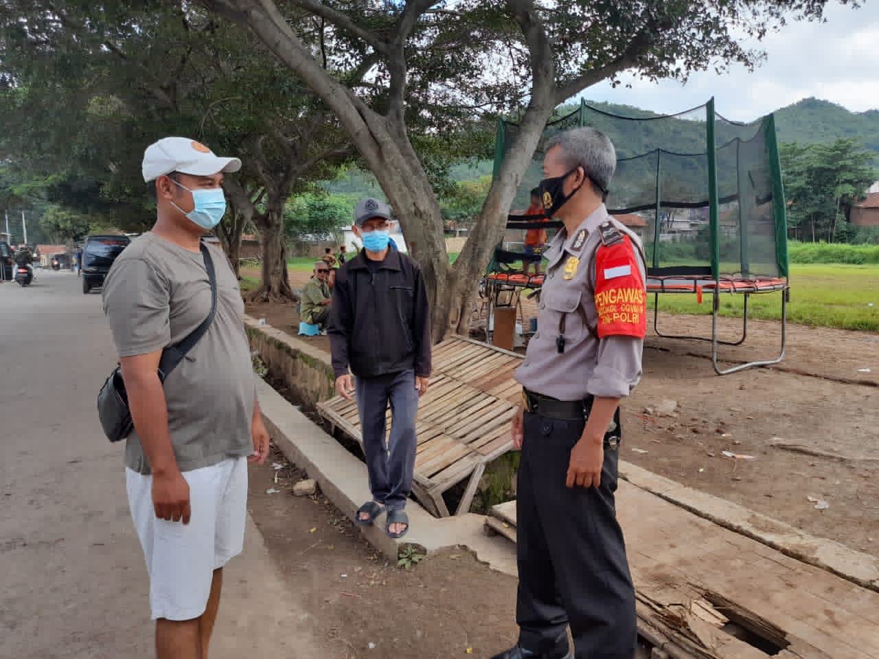Tetap Semangat, Bhabinkamtibmas Manggahang Terus Himbau Prokes Covid-19