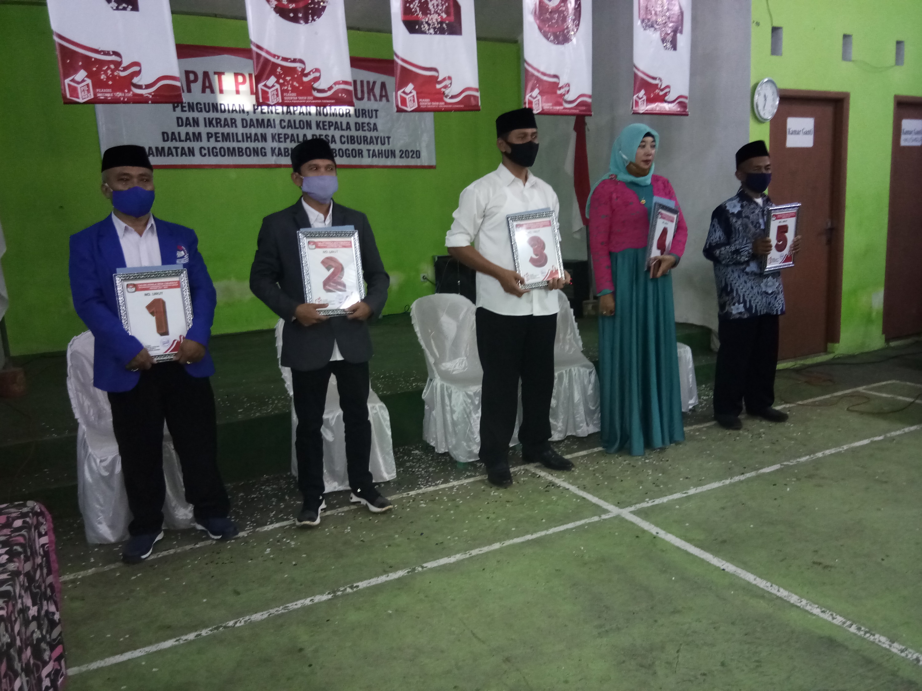 Utamakan Prokes, Pengundian Nomor Urut Calon Kades Cibarut Berjalan Kondusif