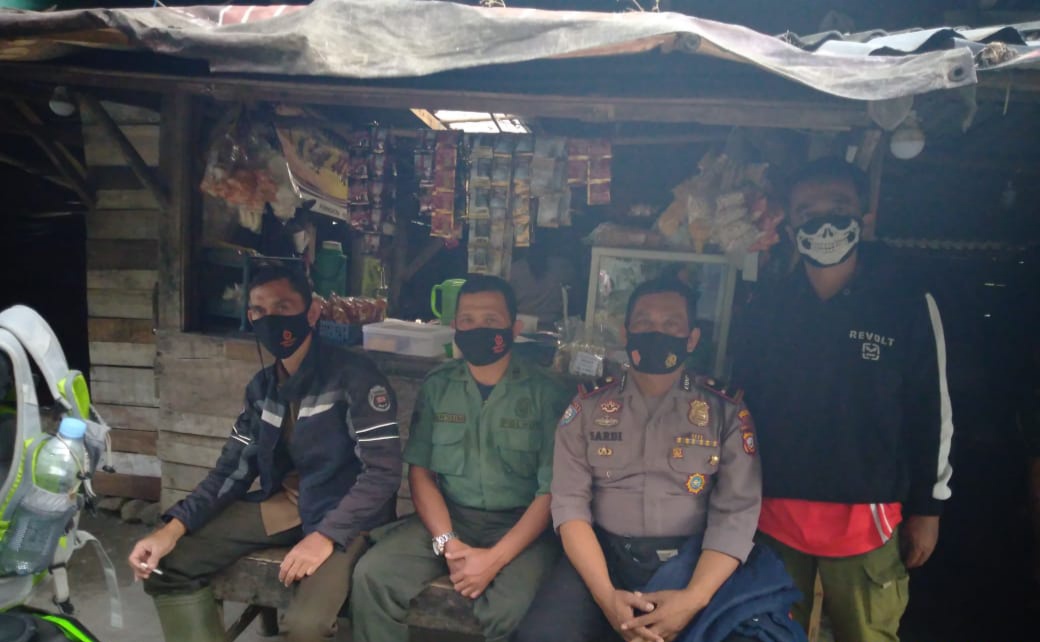 Silaturahmi Dengan KPH, Kanit Binmas Polsek Pamarican, Sampaikan Pesan Kamtibmas
