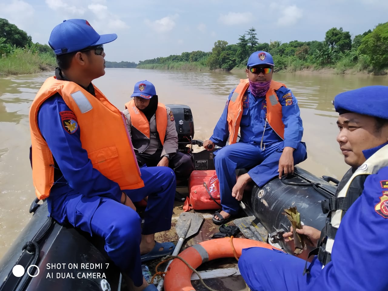 Satpolair Polres Indramayu Bersama BC dan BPBD Masih Mencari Korban Tenggelam di Sungai Cimanuk