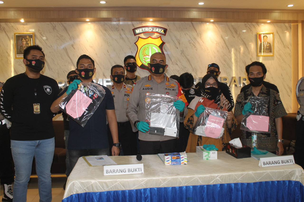 SatResKrim Polres Metro Jakbar Amankan W Pelaku Pembawa Kabur Anak Dibawah Umur