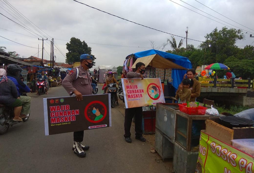 Sosialisasi Protokol Kesehatan, Kapolsek Gabuswetan Giat War-war