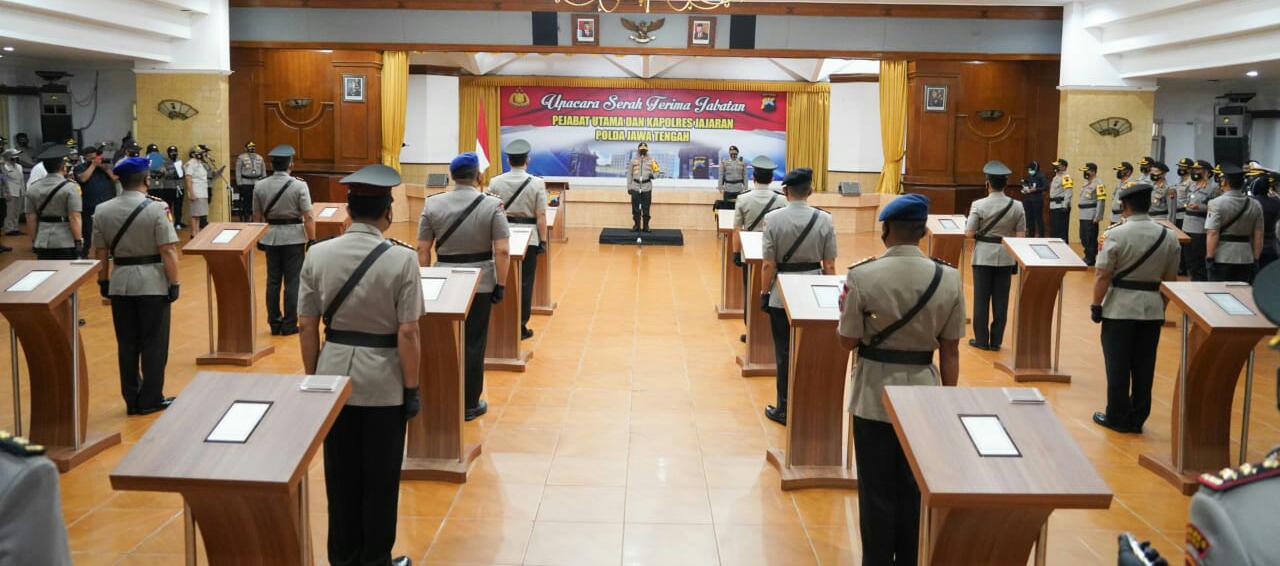 Kapolda Jawa Tengah Pimpin Sertijab Dansat Brimob