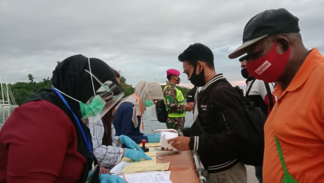 Masuk dan Keluar Wilayah Raja Ampat Wajib Menunjukkan Sertifikat Vaksin