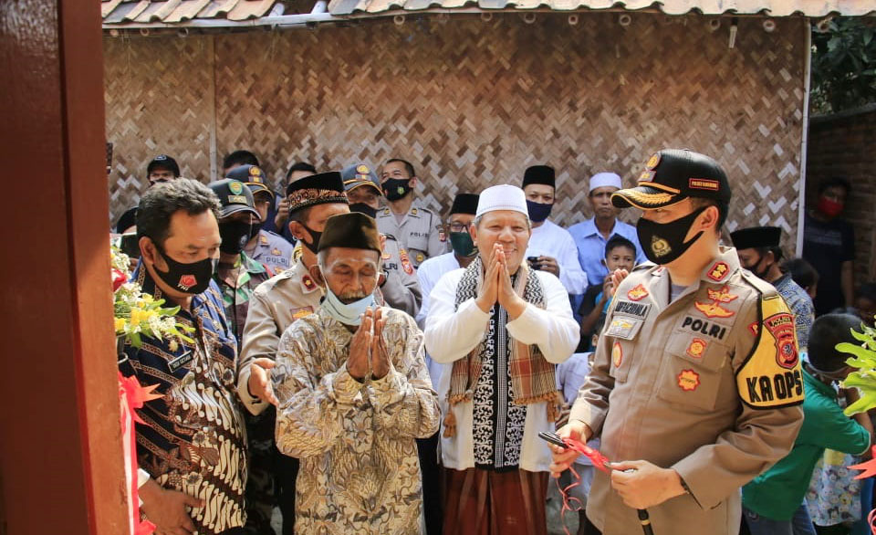 Kapolres Karawang Resmikan Pembanagunan Rutilahu di Dusun Krajan