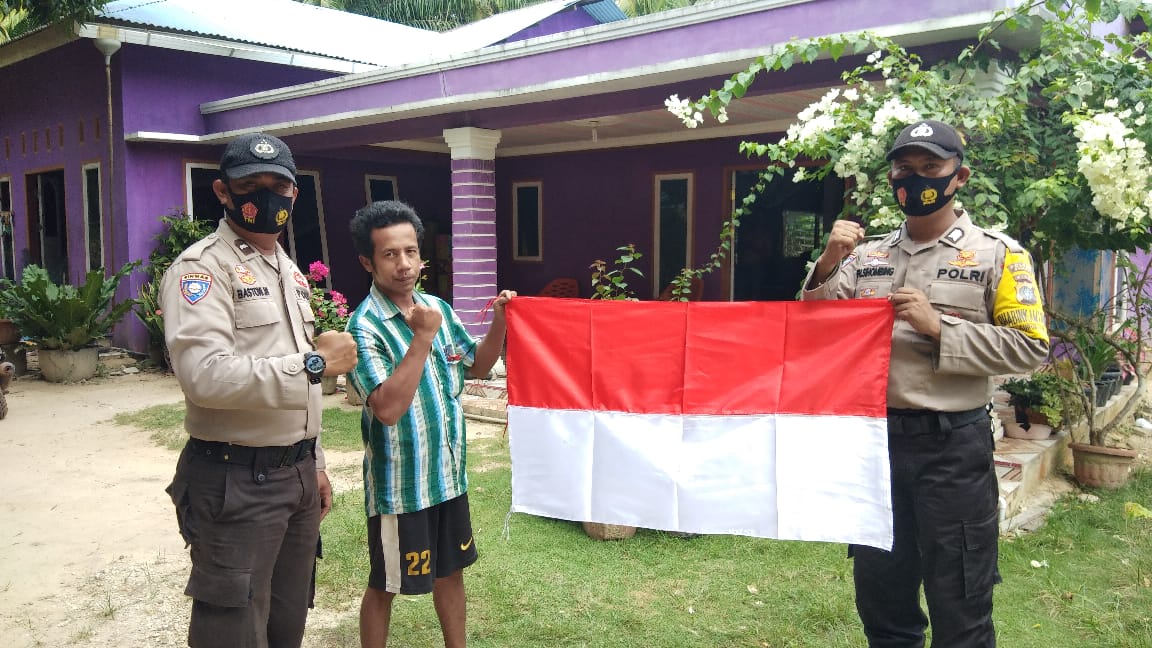Seluruh Polsek Jajaran Polres Dumai Ajak Masyarakat Kibarkan Benderah Merah Putih