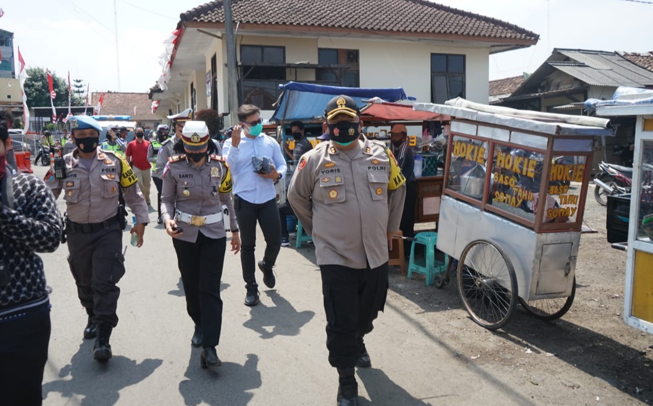 Polres Cimahi Makim Gencar Program 3M dan Bagikan Masker Gratis