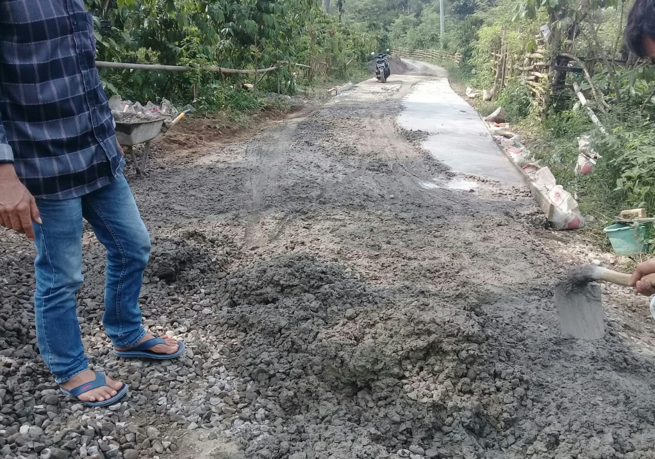 Telan Dana Miliaran Rupiah, Diduga Pembangunan Jalan Peraduan Ijut Sarat KKN