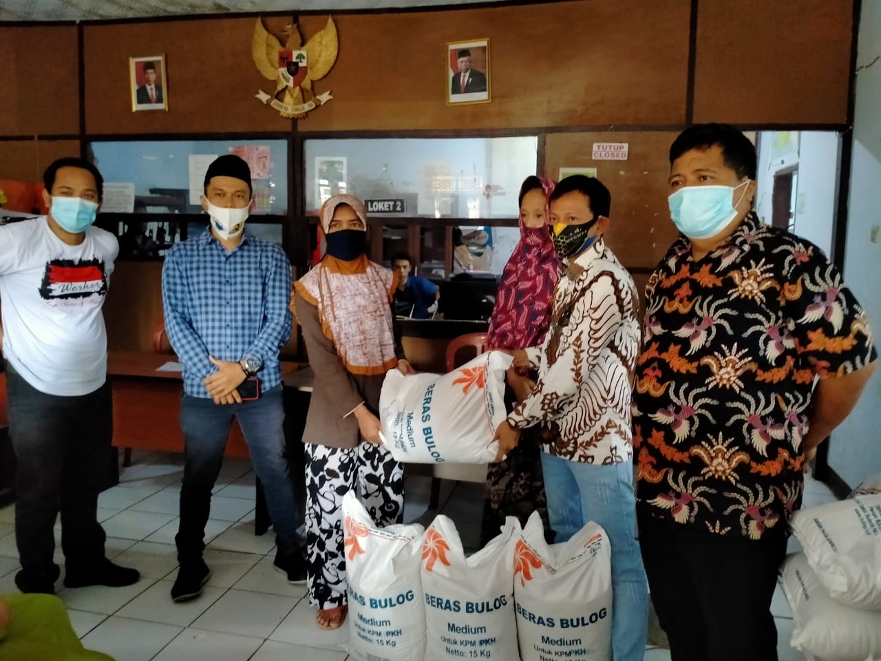 Desa Mandalasari Salurkan Bantuan Sosial Beras dari Kemensos