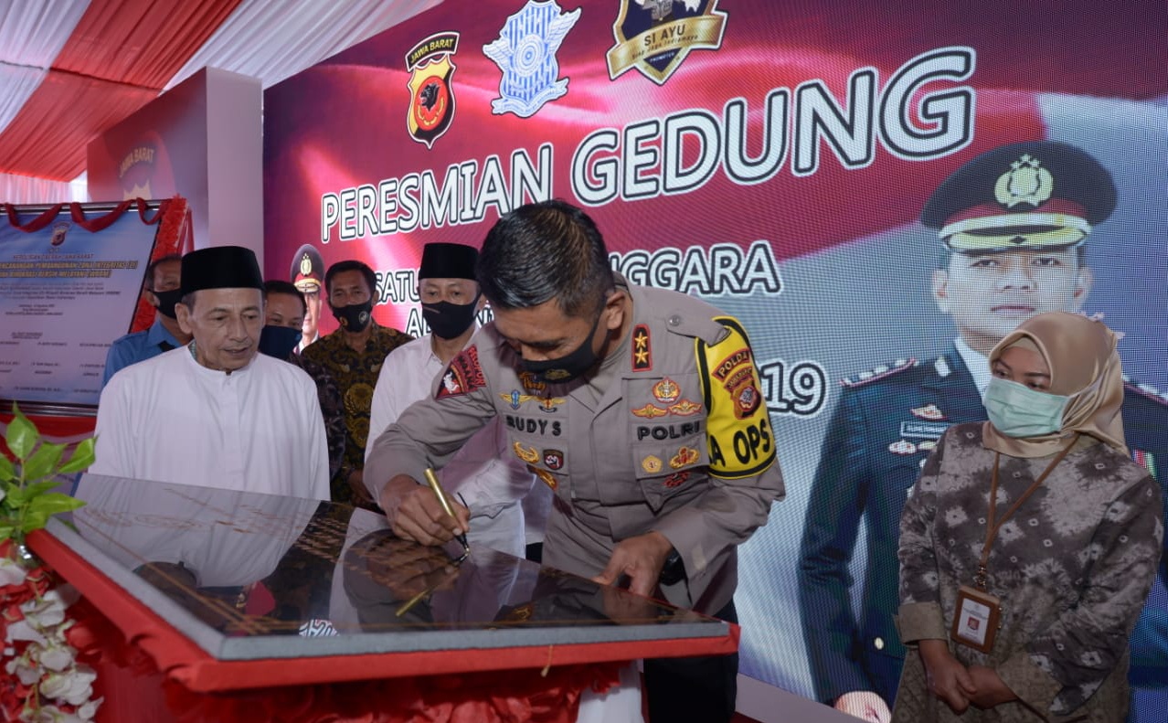 Kapolda Jabar Resmikan Gedung Satuan Penyelenggaraan Administrasi SIM Sat Lantas Polres Indramayu