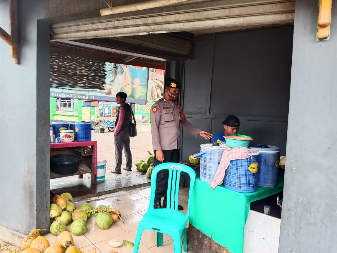 Mengingatkan Kembali Masyarakat Agar Memakai Masker Secara Door To Door