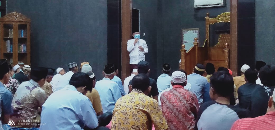 Berada di Masjid Qof, Wawalkot Tegal Imbau Disiplin Protokol Kesehatan