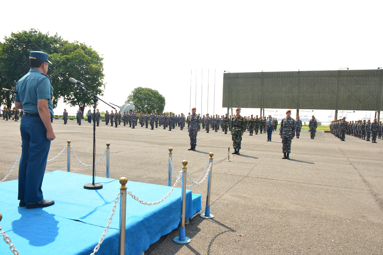 Gubernur AAL Tutup Latihan Praktek Taruna Magang KRI, Pasukan dan Pra Jalasesya 