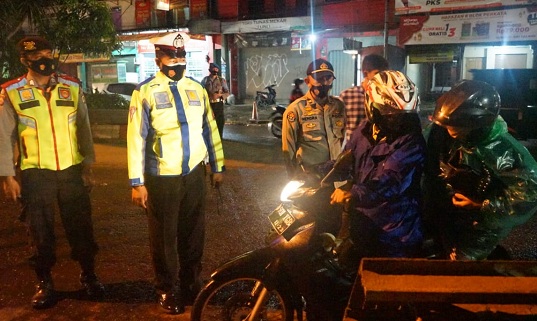 Polres Cimahi Polda Jabar Gelar Patroli Dini Hari Dalam KRYD