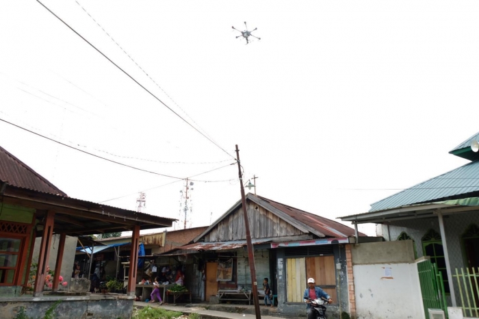 Polda Riau Kerahkan Drone Spraying Semprotkan Pemukiman Warga Pekanbaru Padat Penduduk 