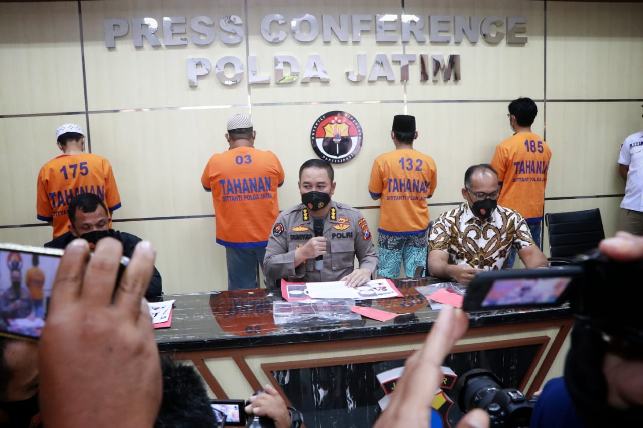Ditreskrimsus Polda Jatim Bekuk 4 Orang Penyebar Ujaran Kebencian Terhadap Menkopolhukam 