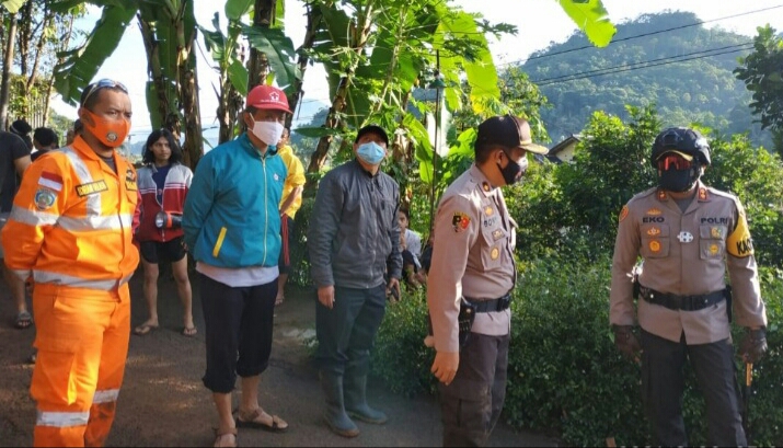 Kapolres Sumedang Tinjau Lokasi Bencana Alam di Sumedang Selatan