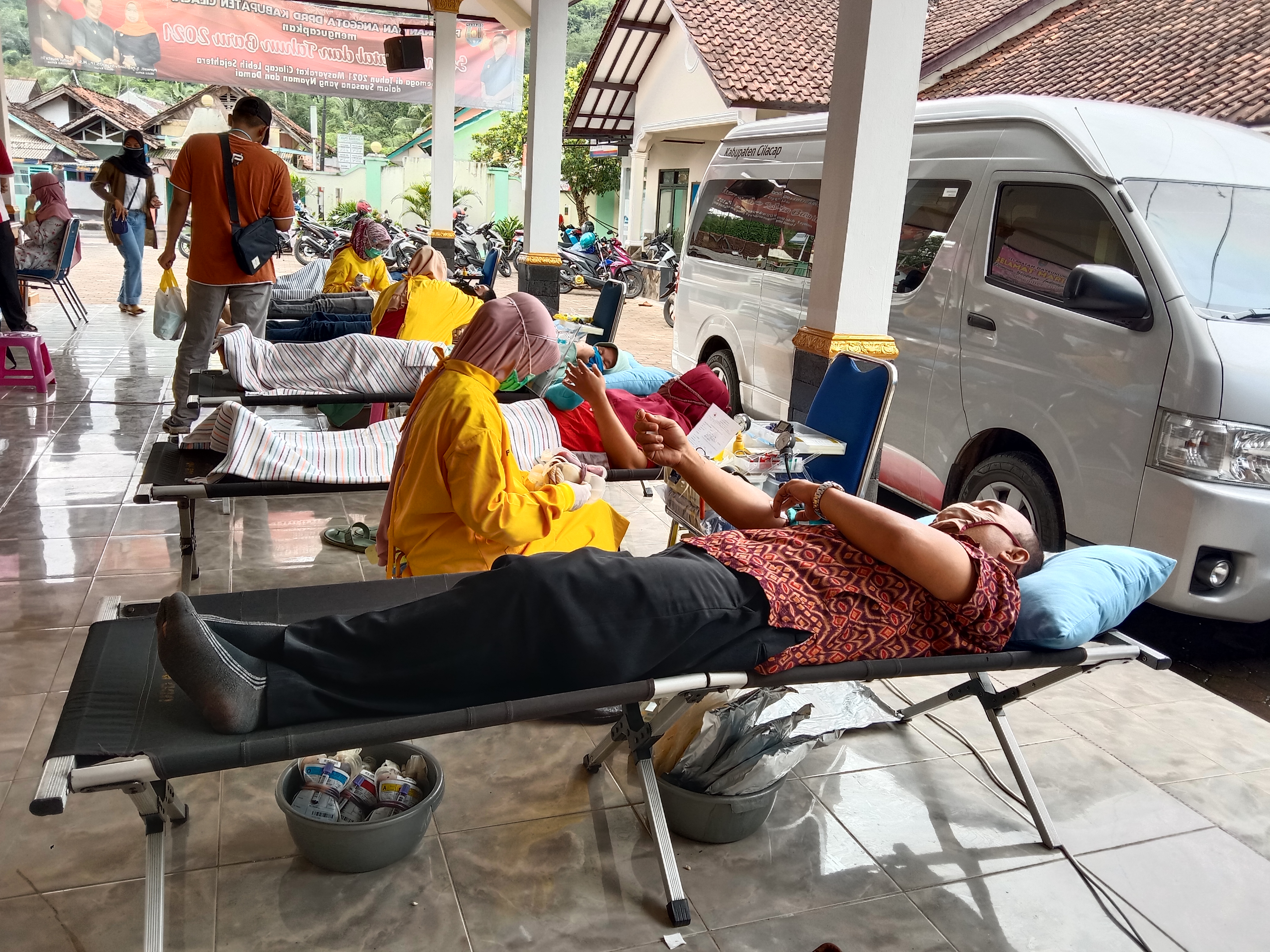 Pelaksanaan Kegiatan Donor Darah di Kecamatan Dayeuhluhur 