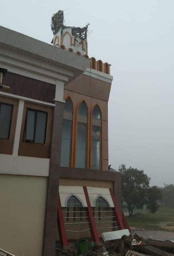 Kebanggan Wong Dermayu, Masjid Islamic Centre Roboh Diterjang Angin