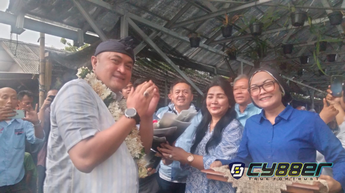 Calon Bupati Bogor Rudi Susmanto Nomor Urut 1 Kunjungi Petani Tanaman Hias di Desa Ciburuy