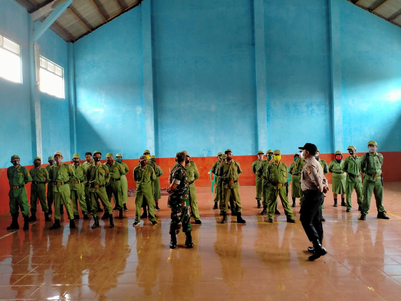 Tingkatkan Sinesgitas, TNI-Polri Beri Pelatihan Pada Linmas