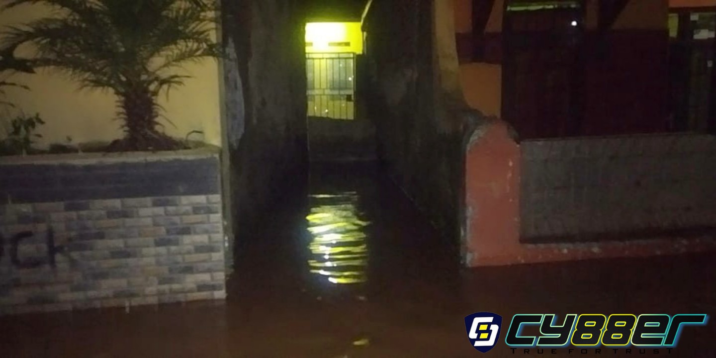 Banjir Menggenangi Beberapa Wilayah di Kecamatan Pameungpeuk
