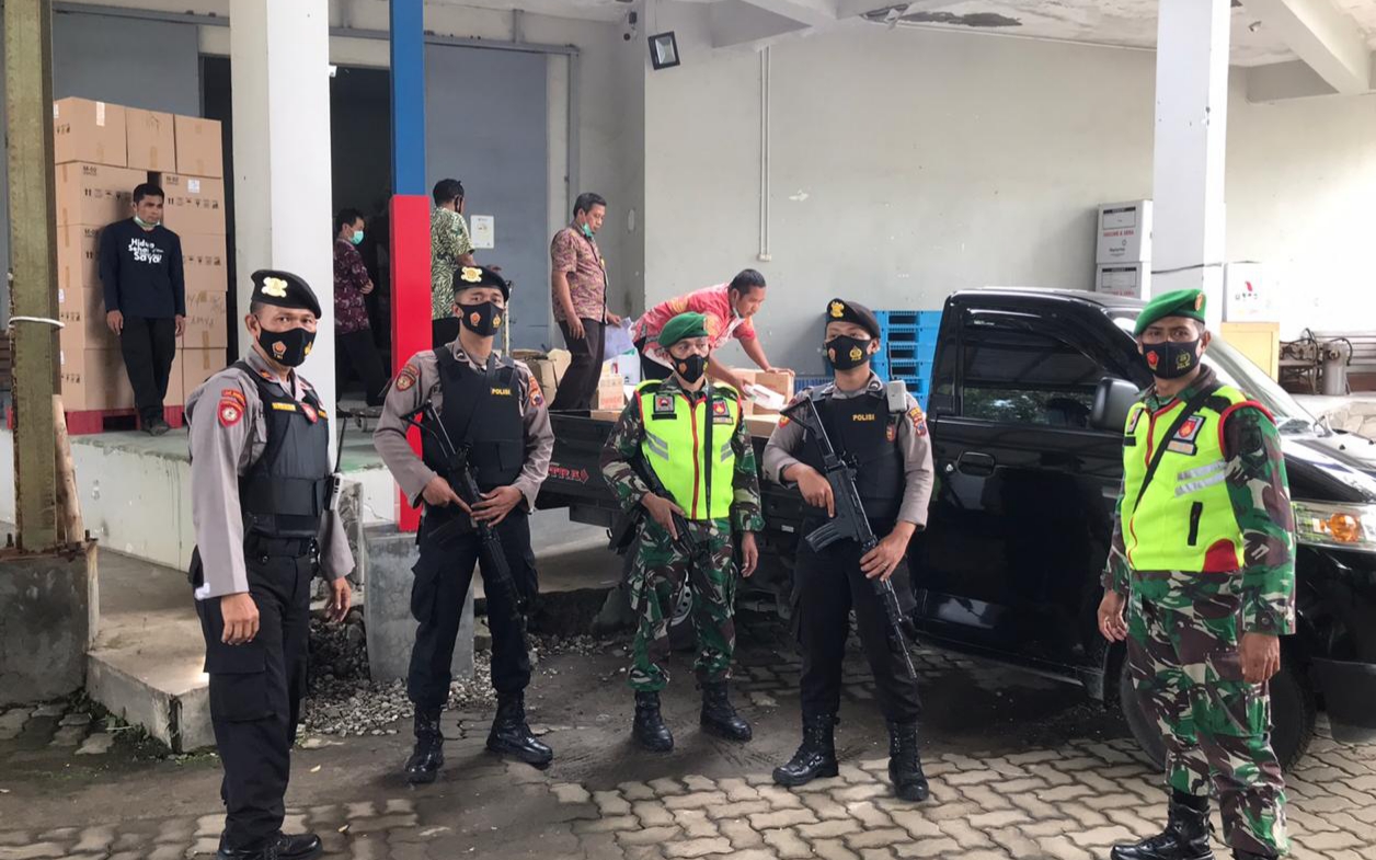 Rombongan Dinkes Kota Tegal Dikawal Ketat TNI/ Polri, Pastikan Pengambilan Vaksin Berjalan Aman