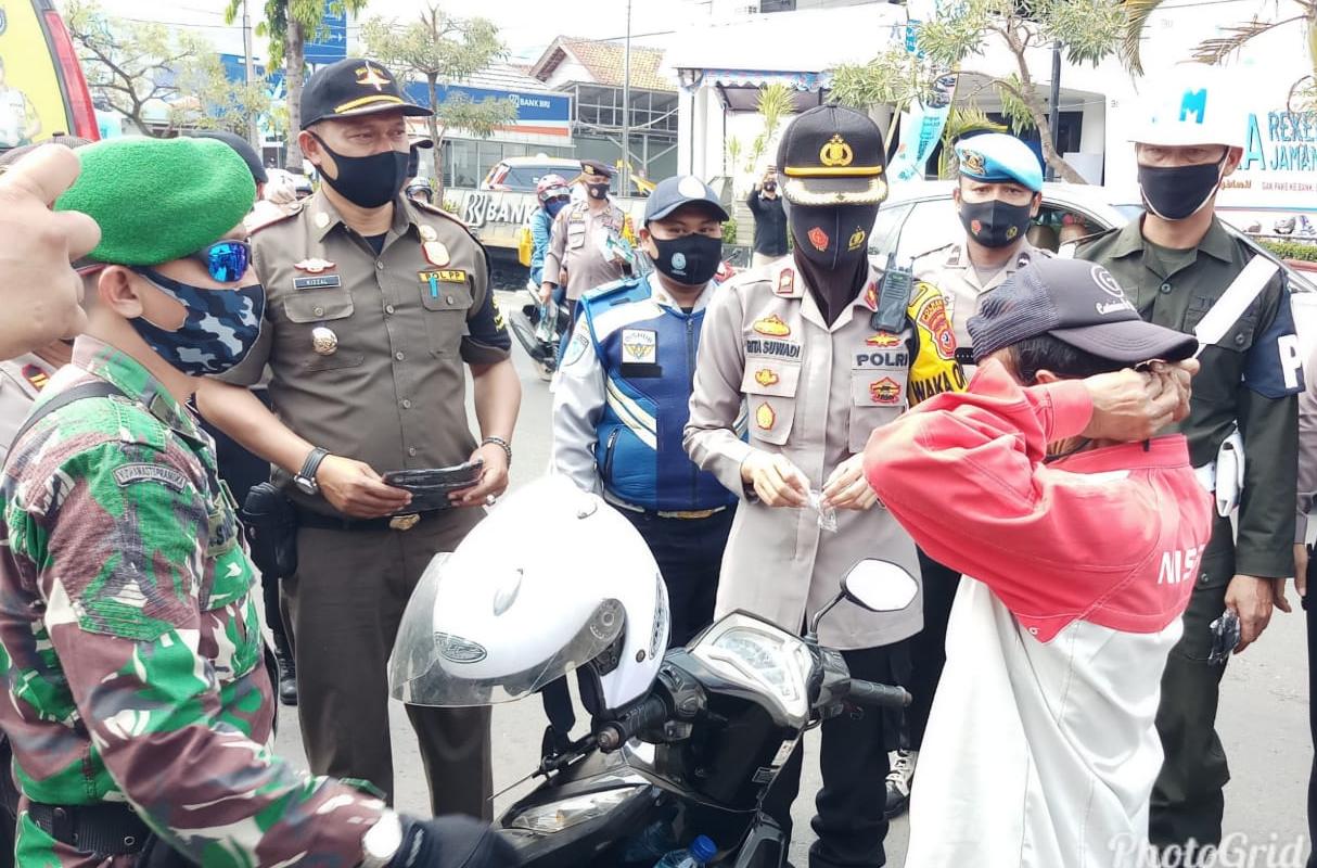 Dukung Percepatan Penanganan Covid-19, Polres Sumedang Gencar Kampanyekan 3M