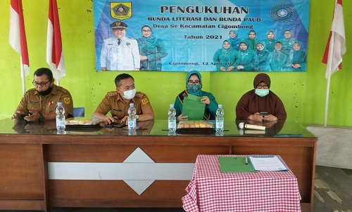 Pujianingsih Minarso Lantik Ketua TP PKK Desa Ciburayut dan Bunda Paud Desa se-Kecamatan Cigombong