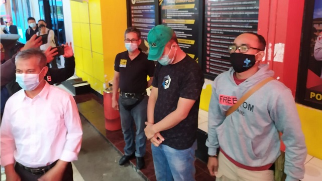 Pelaku Aksi Koboy yang Tembakan Pistolnya di Pasar Caringin Bandung Dibekuk Polisi 
